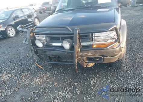 2000 Chevrolet S-10 Ls from USA, damaged, VIN 1GCCT19W3Y8300372